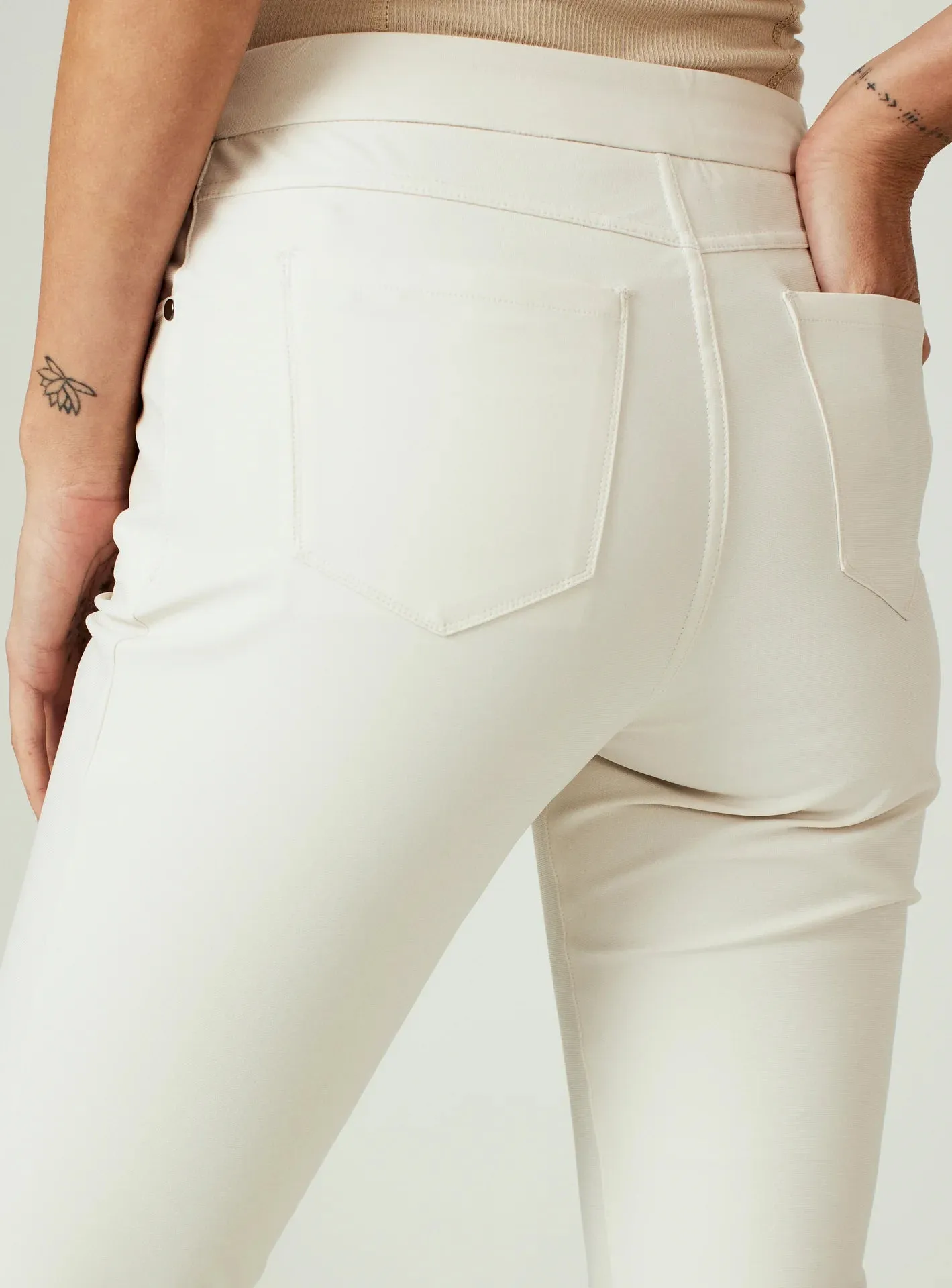 7 Diamonds Ladies Infinity Straight Leg Soft White