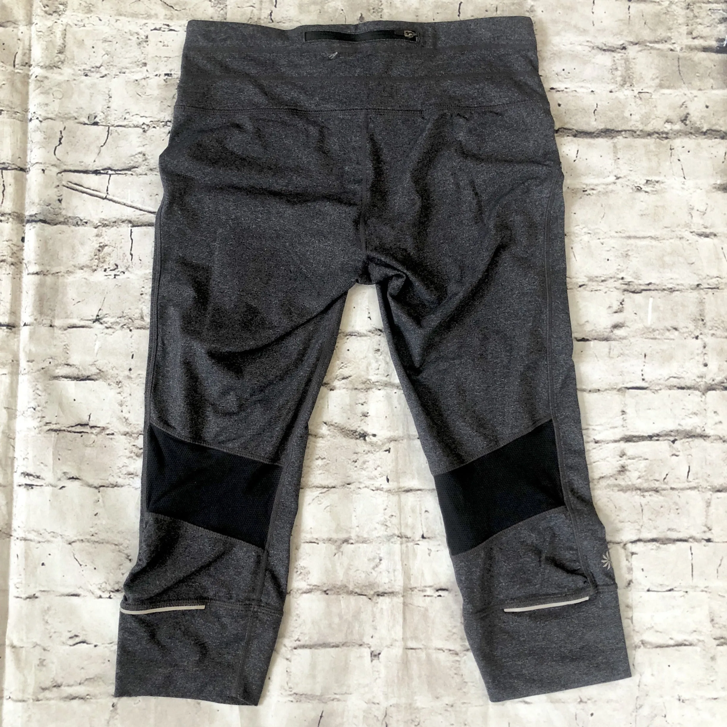 ATHLETA Charcoal Gray Dobby Action Cropped Pants Size M