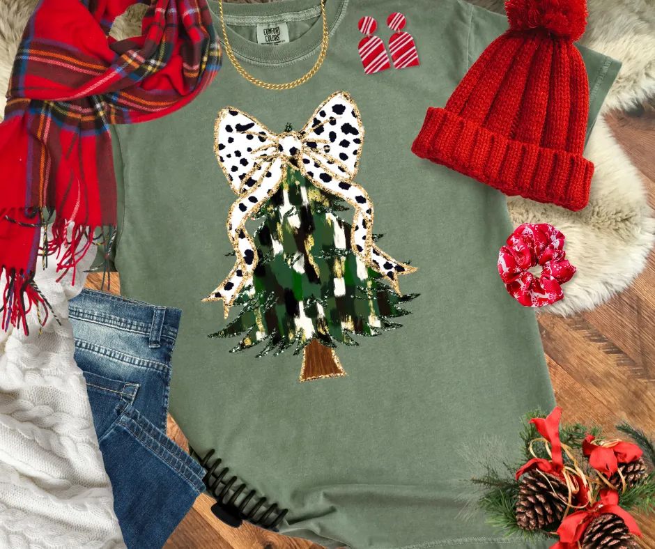 Brush Strokes Tree Coquette Christmas Bow Moss Tee