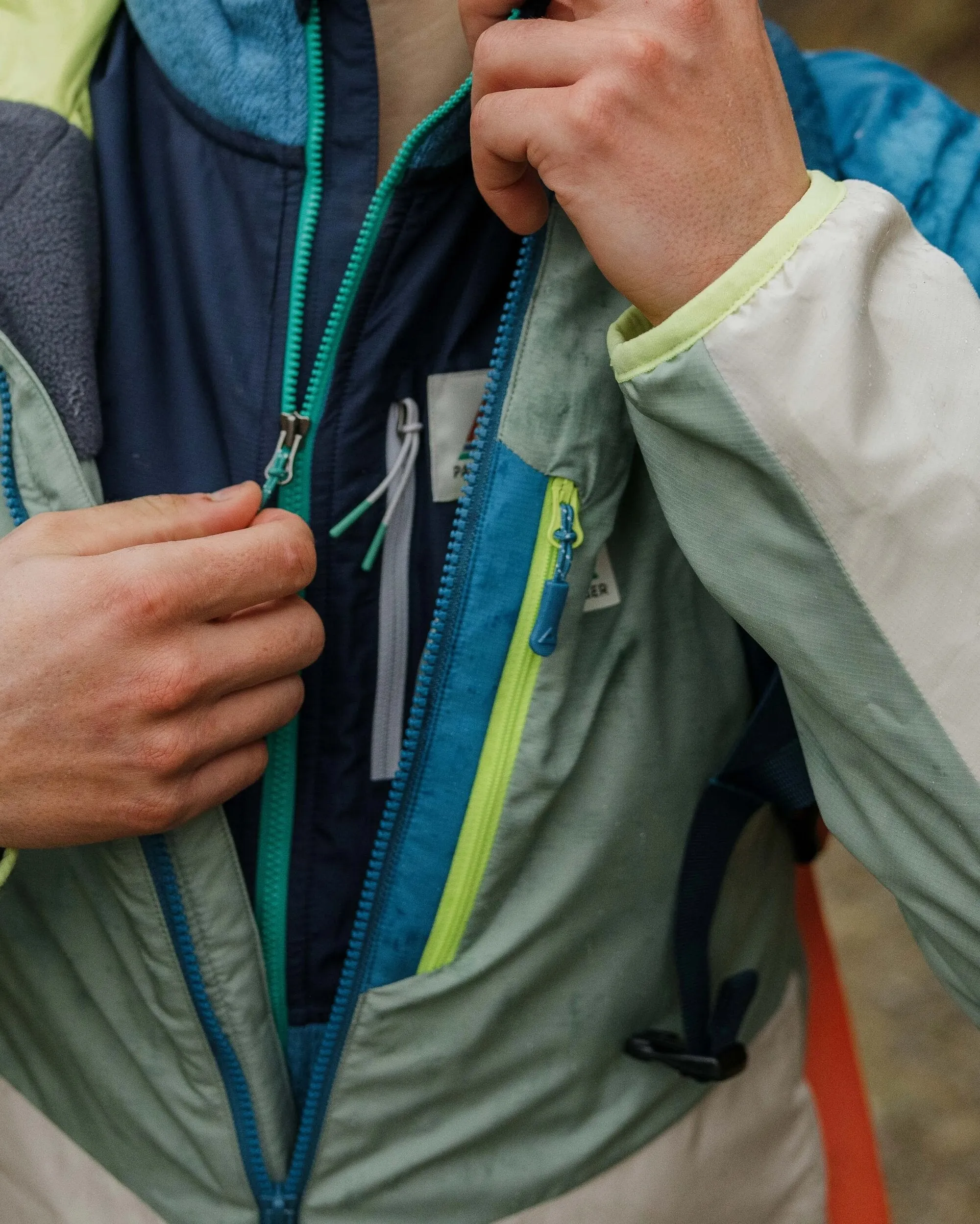 Daybreak Lightweight Recycled Thermore® Insulated Jacket - Pistachio/Blue Steel