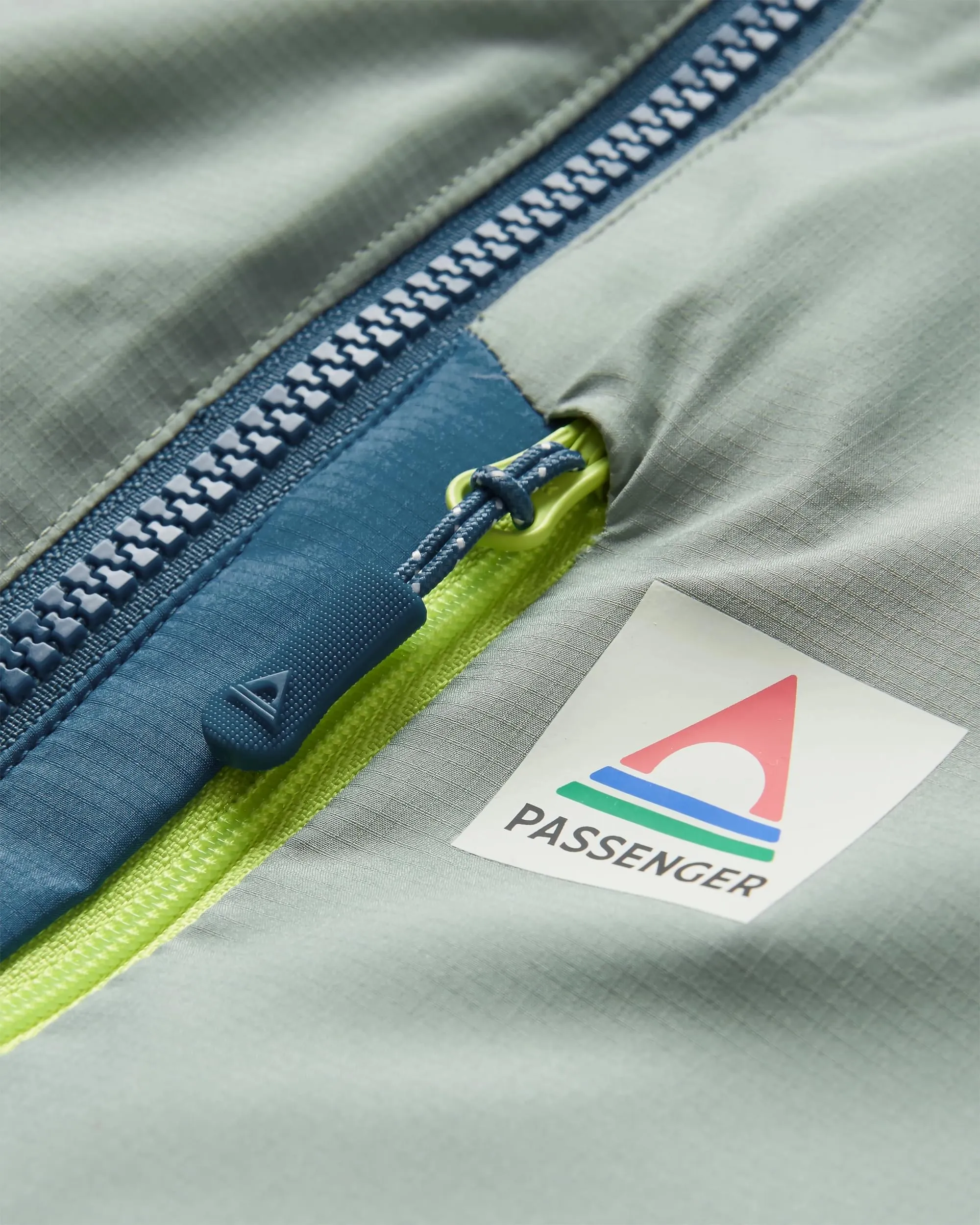 Daybreak Lightweight Recycled Thermore® Insulated Jacket - Pistachio/Blue Steel
