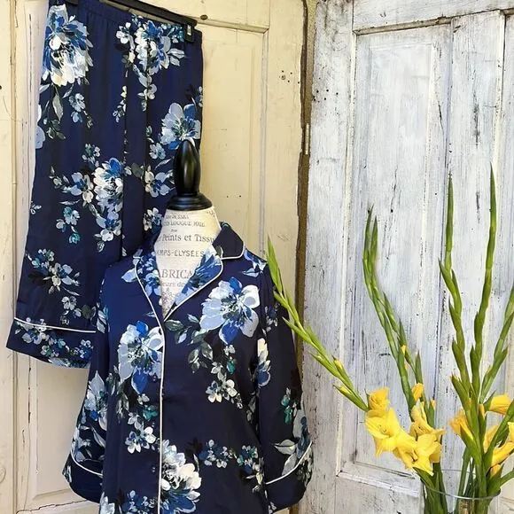 JOHN LEWIS, WOMANS TWO PART FLORAL PAJAMA SET    Size S  NWT