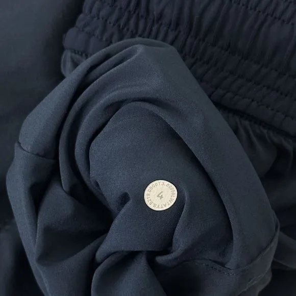 Lululemon Feeling Femme Short 5&quot; navy blue shorts pockets Size 4 Luxtreme Tencel