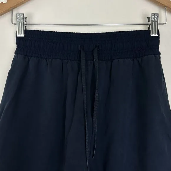 Lululemon Feeling Femme Short 5&quot; navy blue shorts pockets Size 4 Luxtreme Tencel