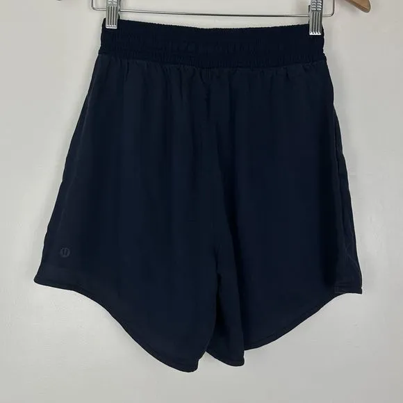 Lululemon Feeling Femme Short 5&quot; navy blue shorts pockets Size 4 Luxtreme Tencel