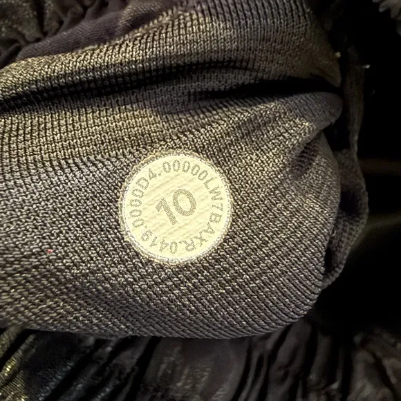 Lululemon Hotty Hot Short II *2.5&quot; Manifesto Foil Black Black / Black