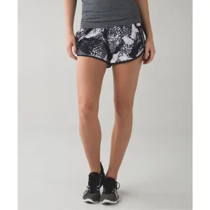 Lululemon Tracker Short III (Sz 4 / XS) Stretch Static Mist White Black / Black