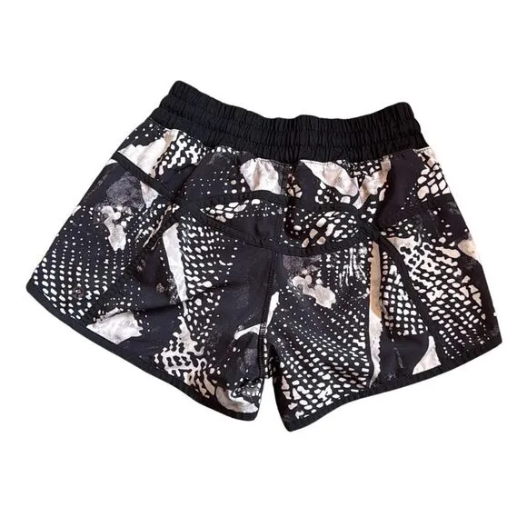 Lululemon Tracker Short III (Sz 4 / XS) Stretch Static Mist White Black / Black