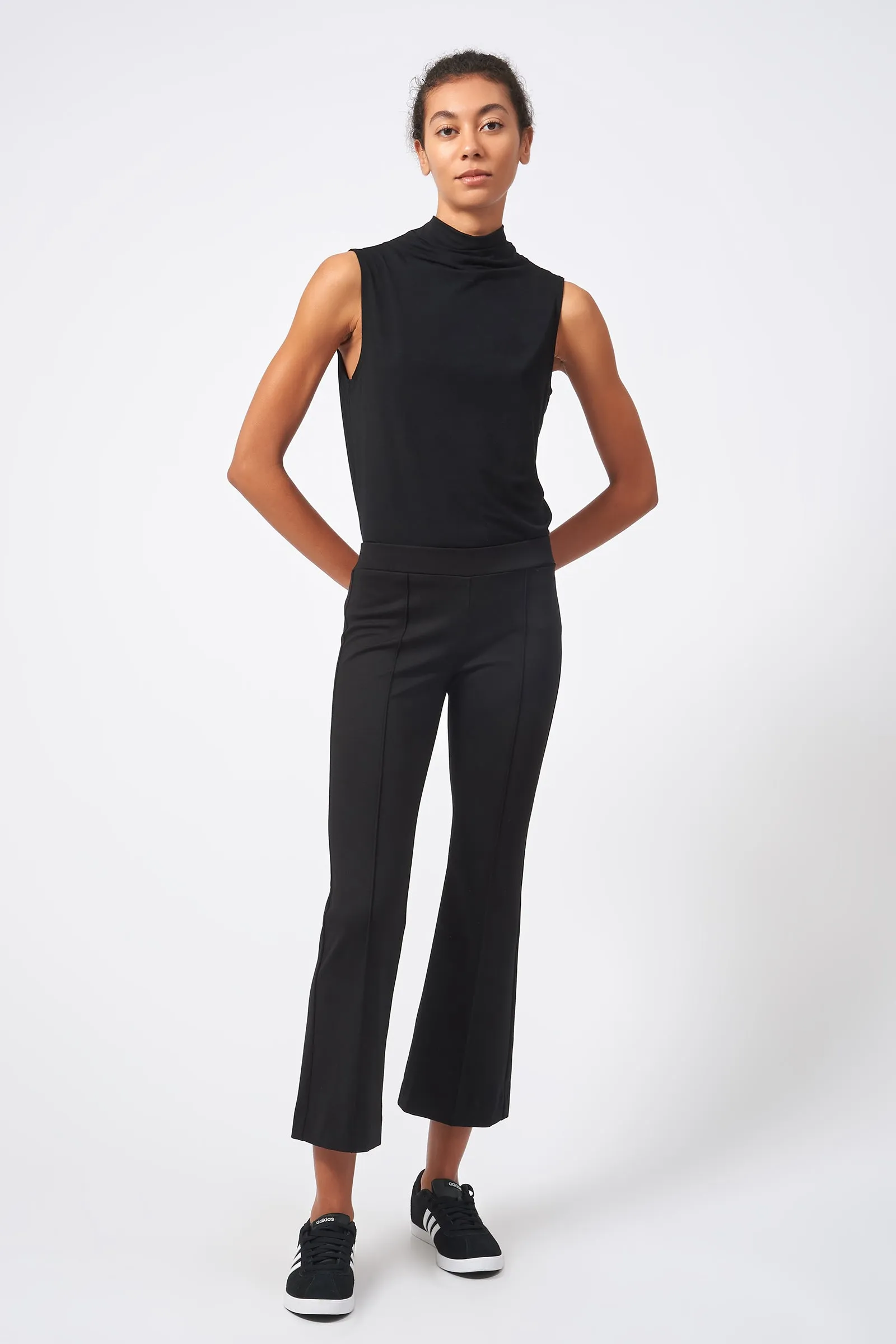 Pintuck Crop Flare - Black
