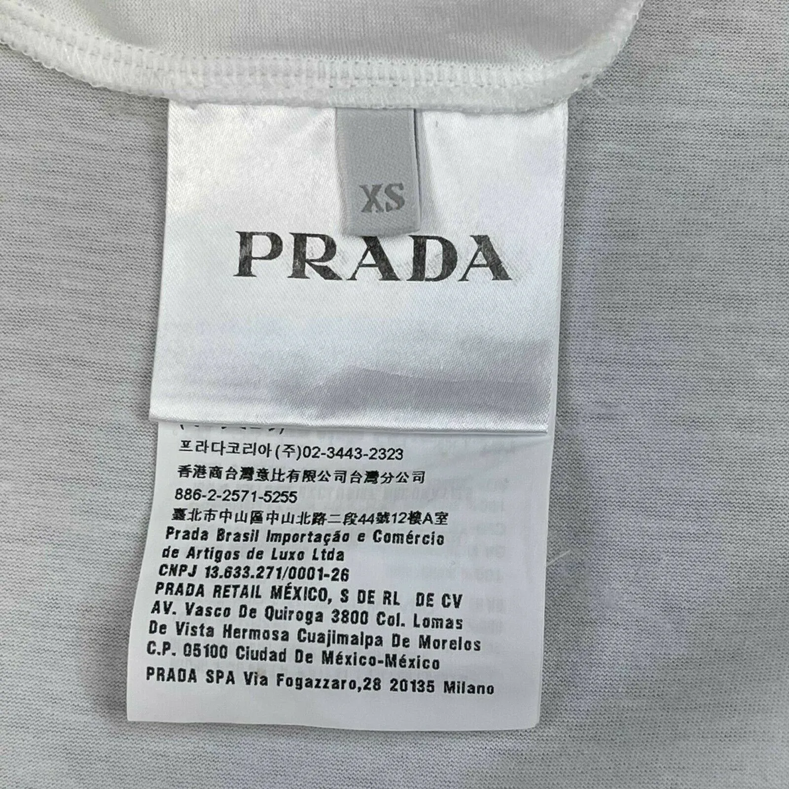 Prada - White T-Shirt with Rubber Patch Logo on Back at Top - Size Men US XS