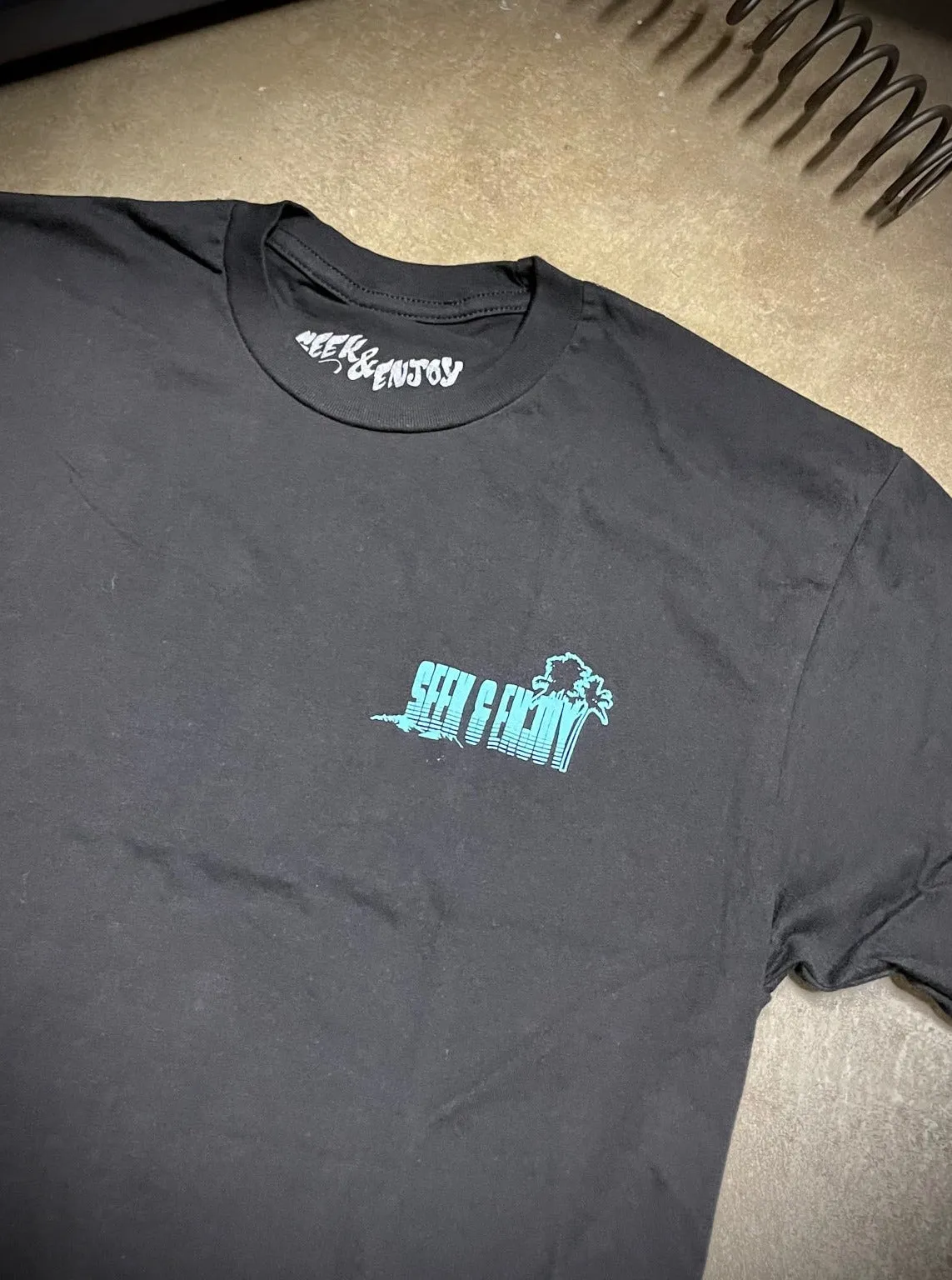 SEEKTRON TEE | BLACK
