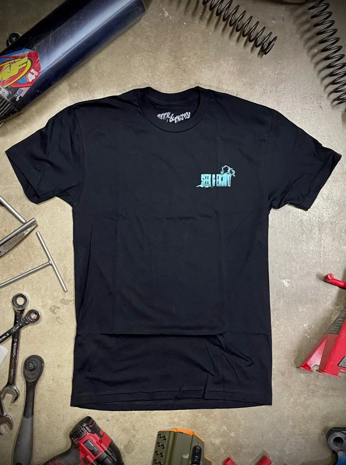 SEEKTRON TEE | BLACK