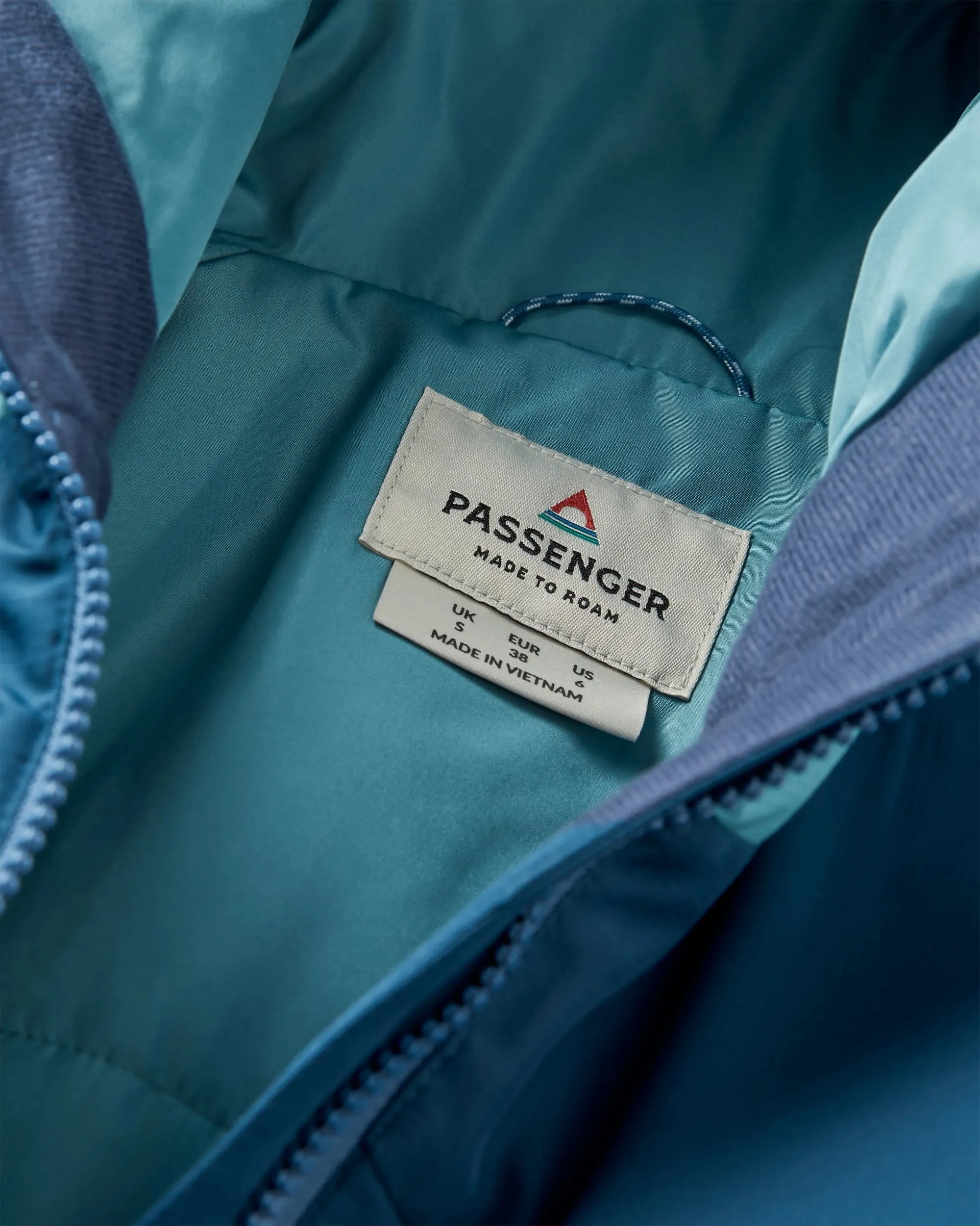 Shasta Lightweight Recycled Thermore® Insulated Jacket - Rich Navy/Dark Denim/Arctic