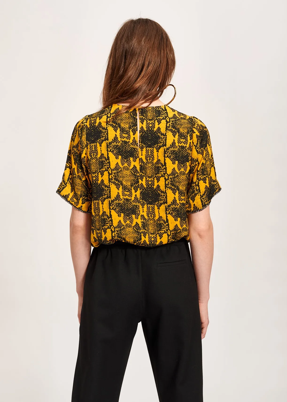 Short sleeved top