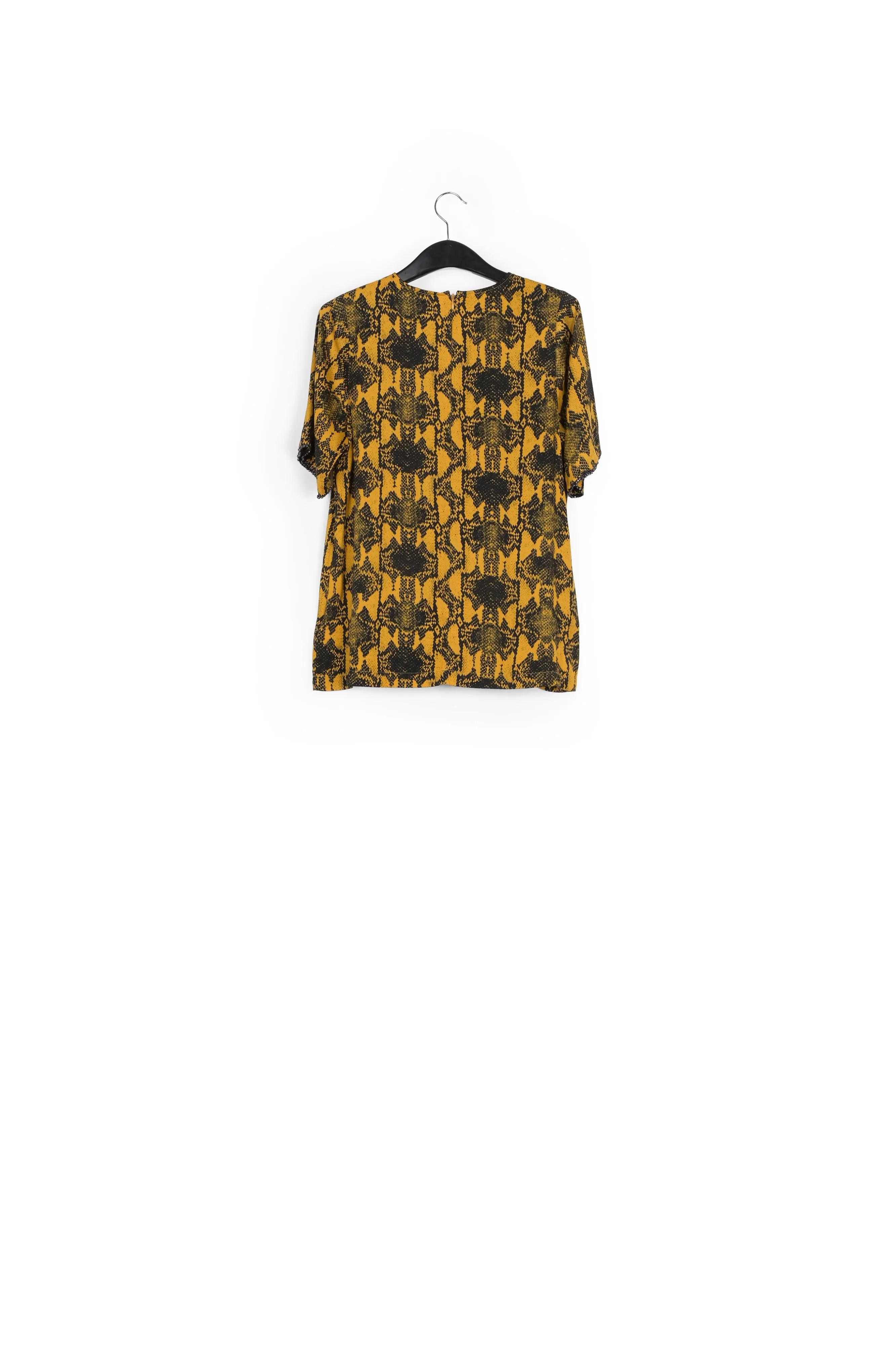 Short sleeved top