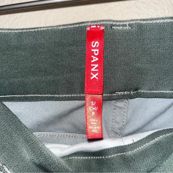 SPANX Twill Stone Wash Stretch Green Camo Shorts‎ Size Small