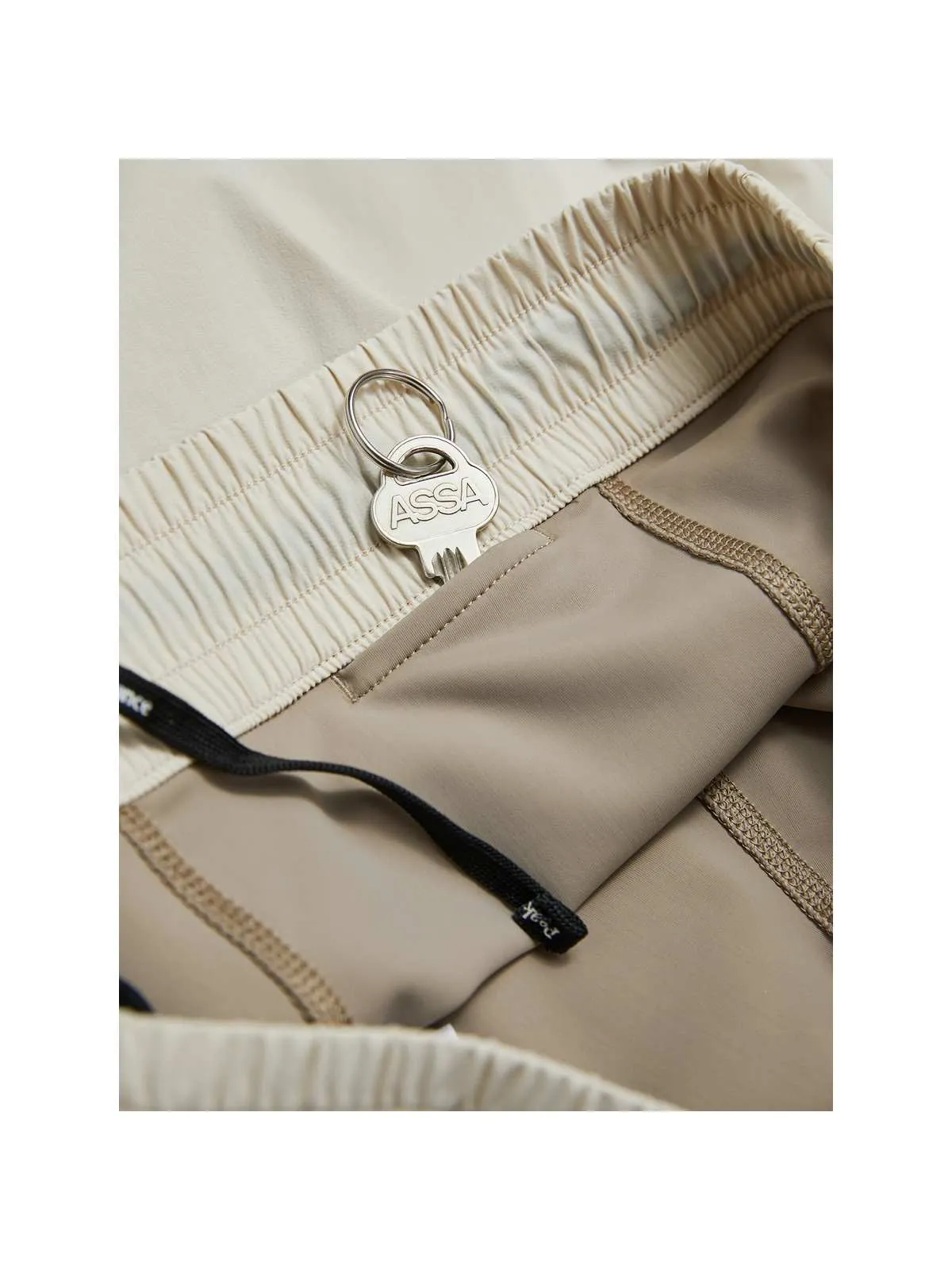 Szorty Peak Performance W Light Shorts beżowy