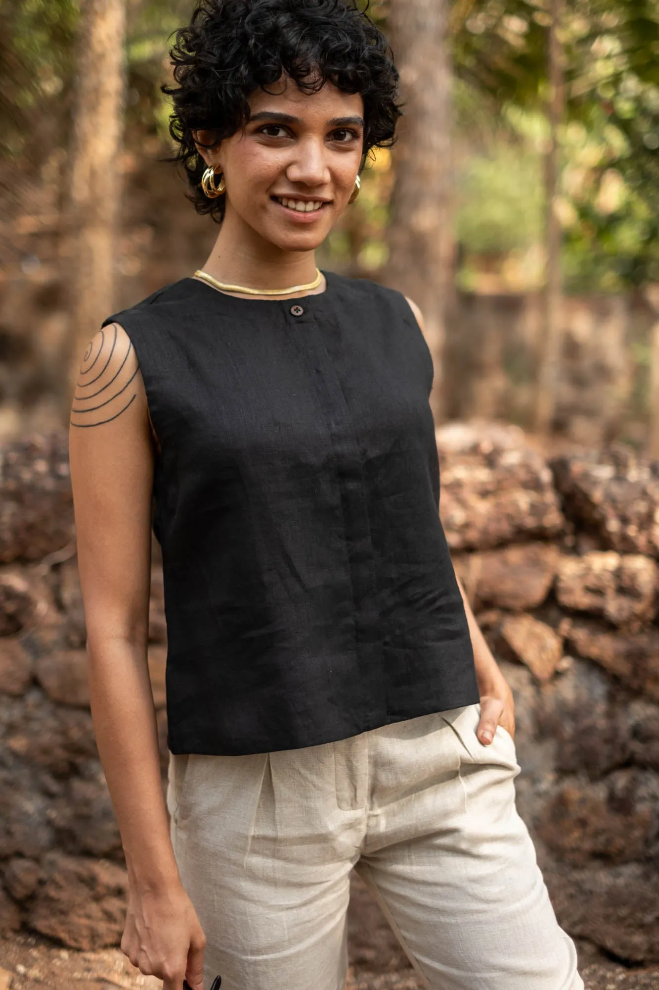 The Linen Sleeveless Shirt