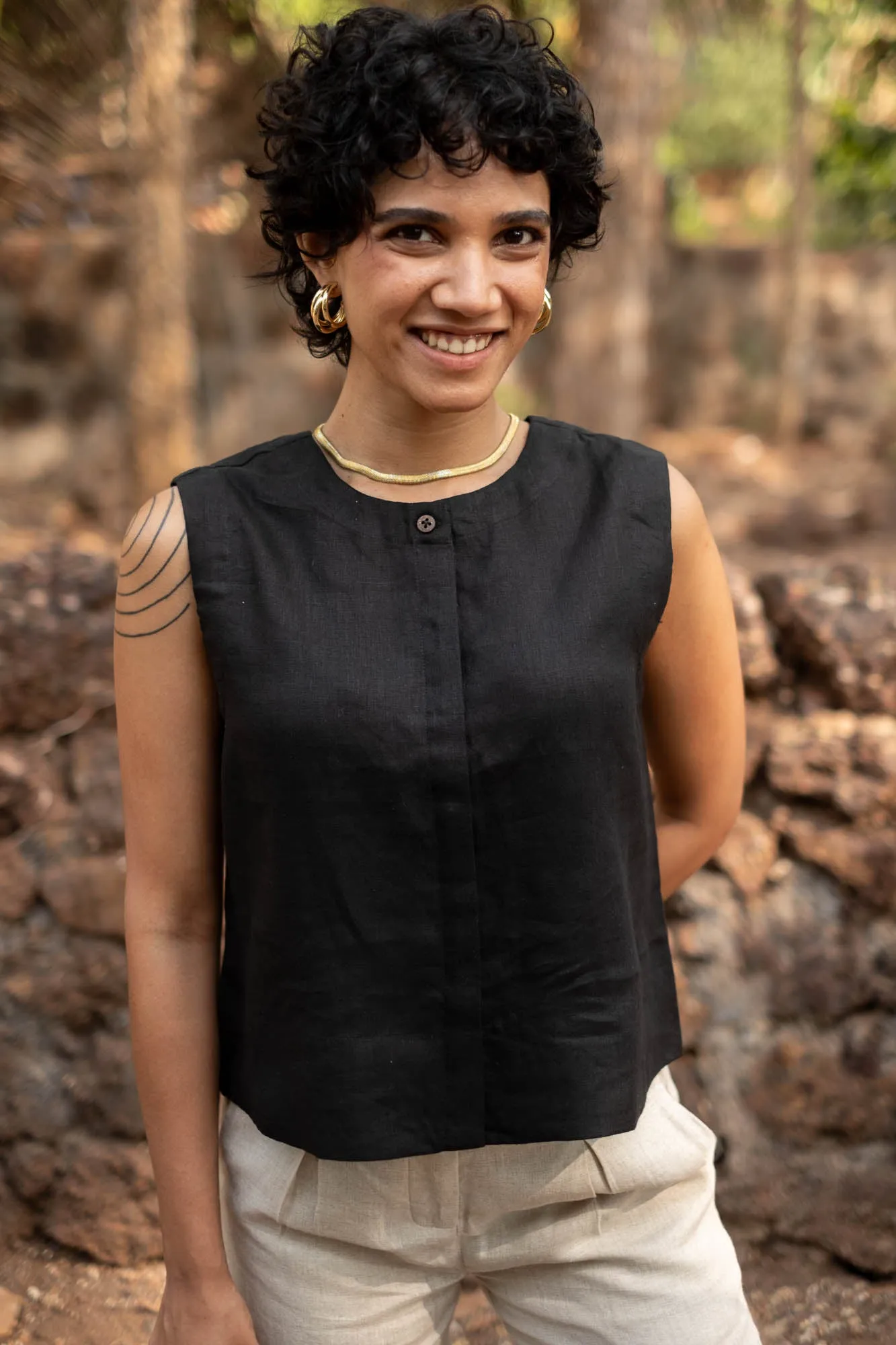 The Linen Sleeveless Shirt