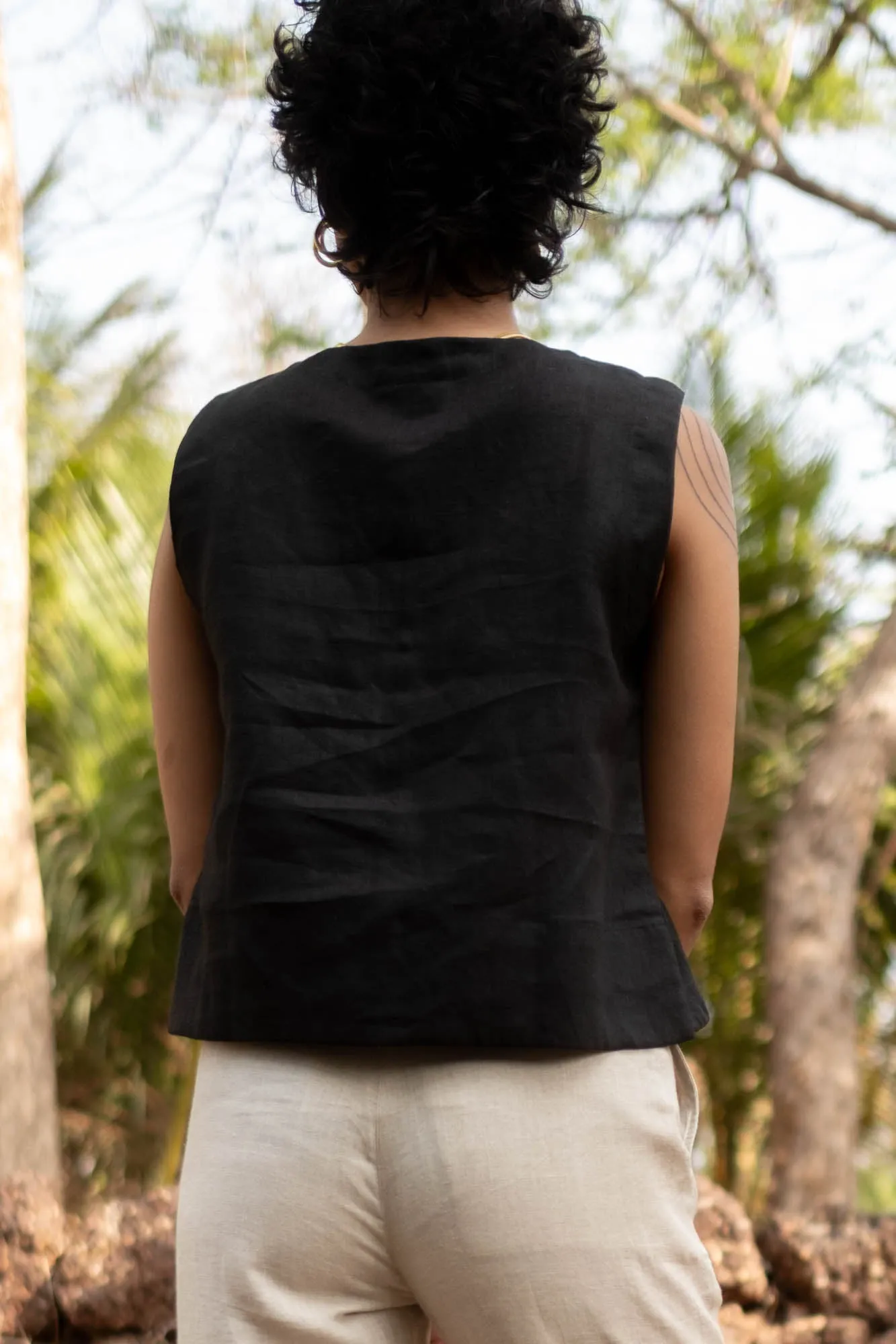 The Linen Sleeveless Shirt