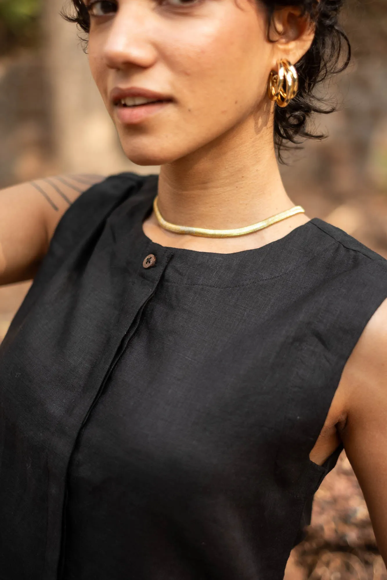The Linen Sleeveless Shirt