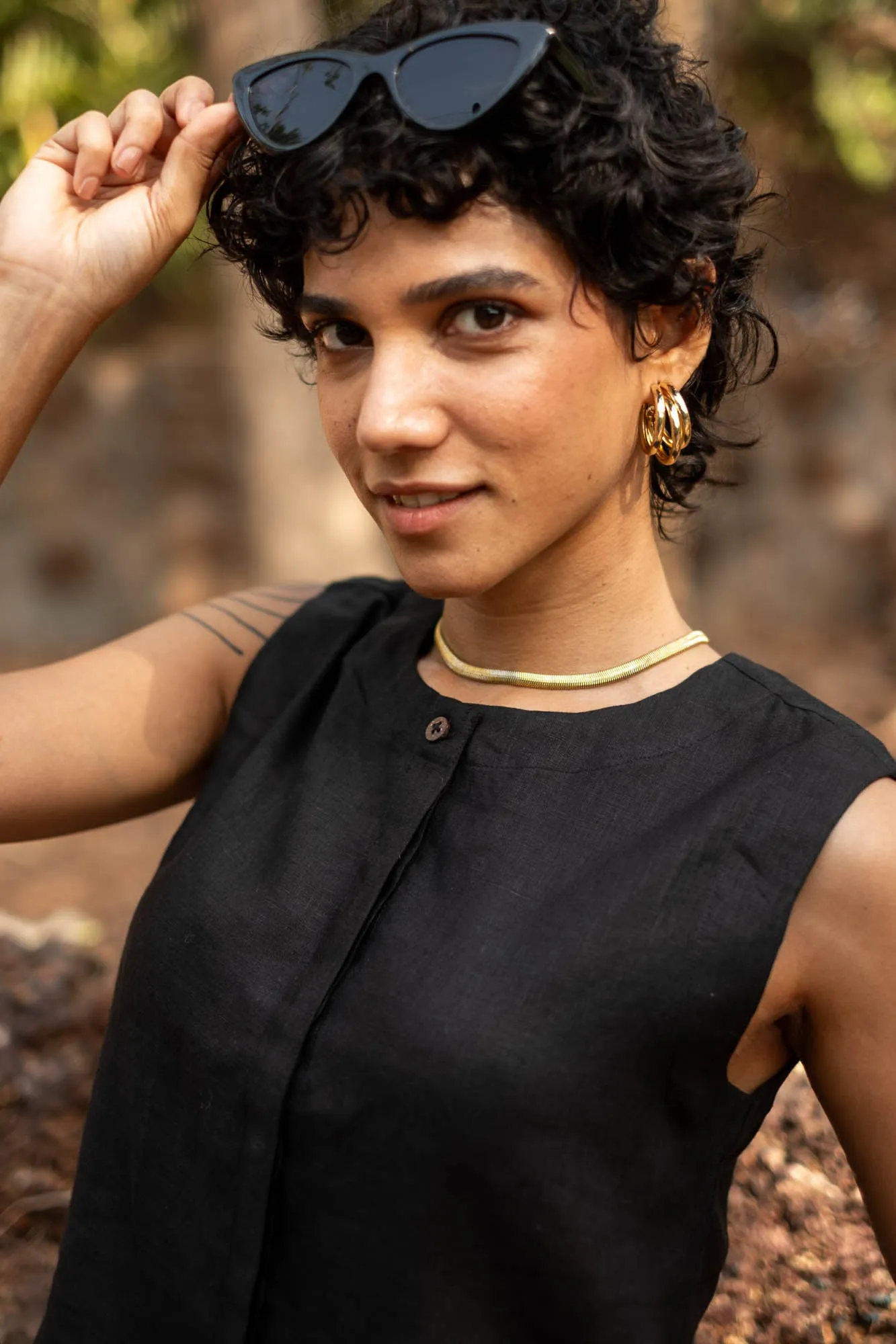 The Linen Sleeveless Shirt