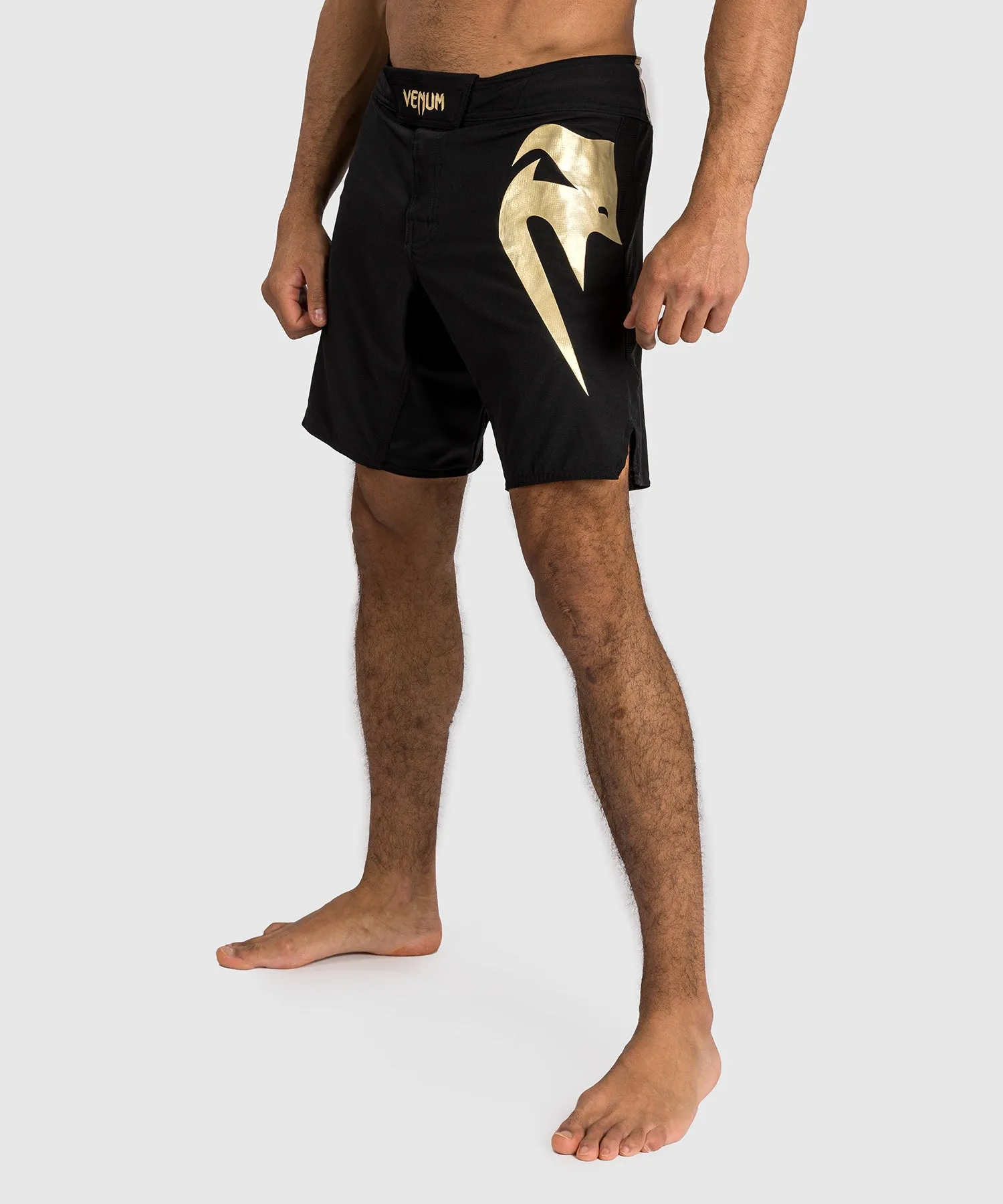 Venum Light 5.0 Vechtshorts - Zwart/Goud