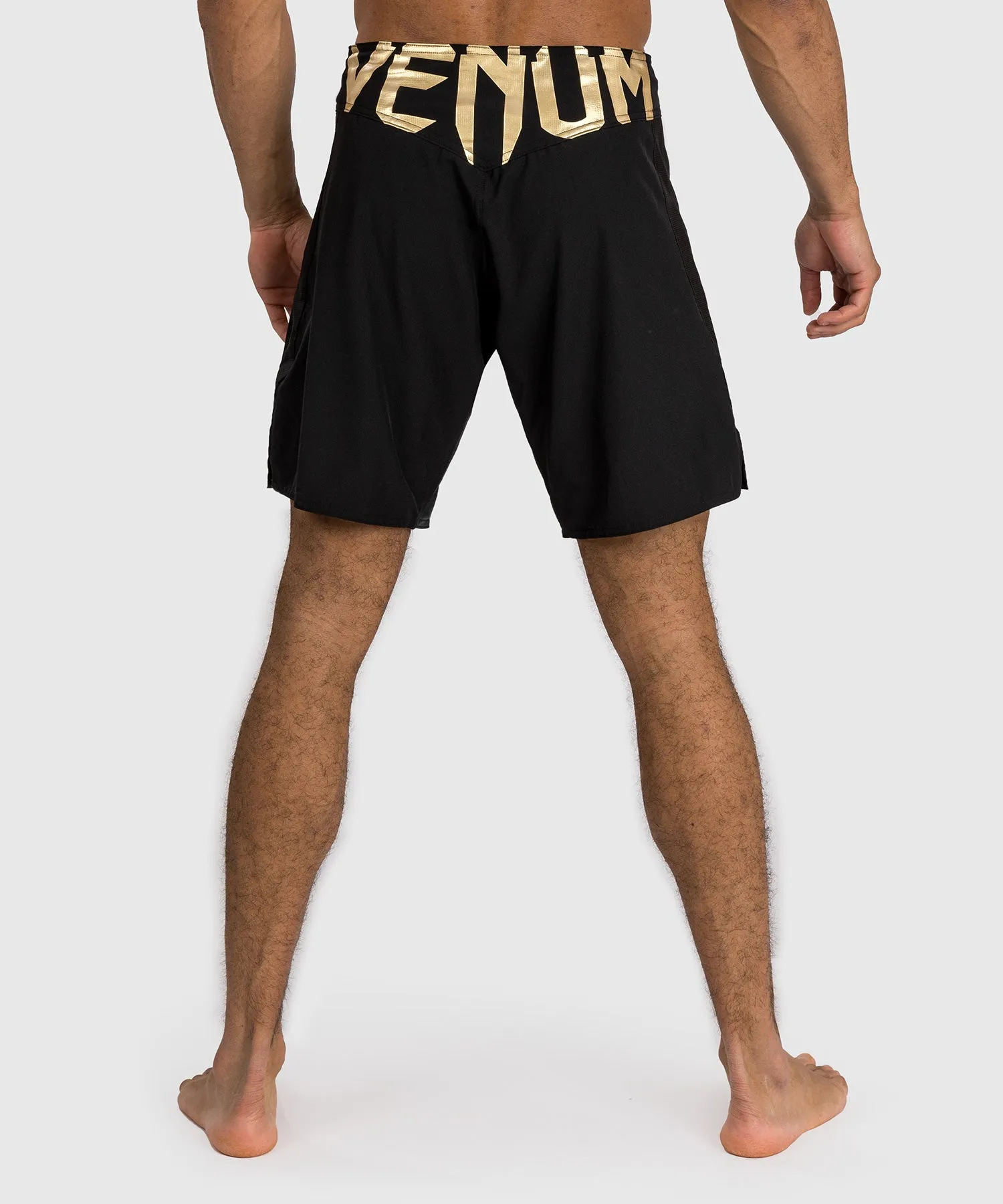 Venum Light 5.0 Vechtshorts - Zwart/Goud