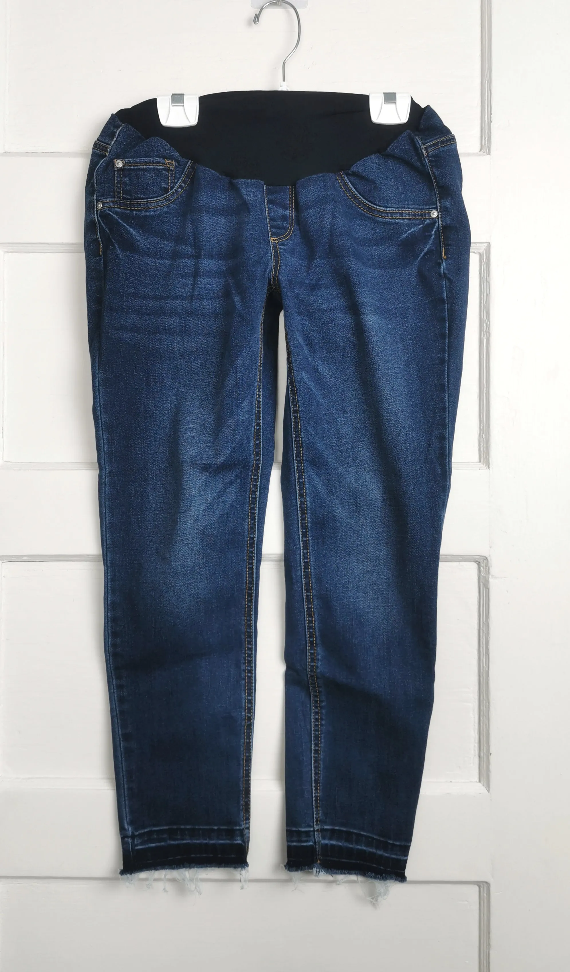 WOMENS SIZE MEDIUM - JESSICA SIMPSON MATERNITY, Cropped Skinny Jeans, Full Belly Panel EUC B11
